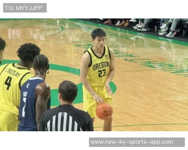 俄勒冈大学现场同曦球迷热情助威林葳标语引发关注